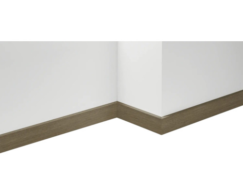 Sockelleisten aus Holz in einer Ecke