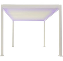 Freistehende weiße Pergola mit Lamellendach