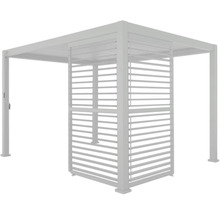 Freistehende graue Terrassenüberdachung mit Lamellenwänden.