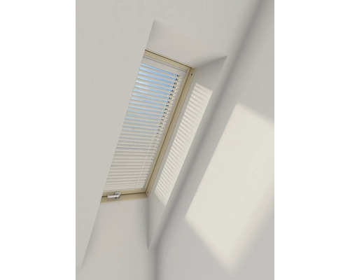 Dachfenster mit geschlossenem Jalousie System