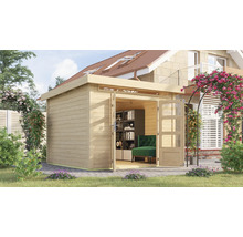 Gartenhaus mit geöffneten Doppeltüren, Büchern und Sessel