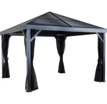 Gartenpavillon mit schwarzem Vorhang