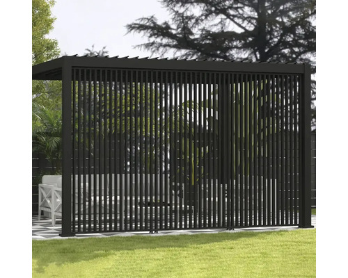 Pergola mit vertikalen Lamellen im Garten