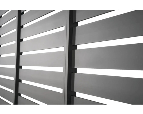 Graue Sichtschutzzaunelemente mit horizontalen Lamellen