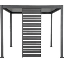 Freistehende Terrassenüberdachung mit Lamellendach und Seitenwand