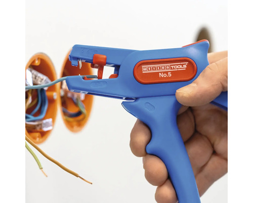 Handhabung einer Abisolierzange zum Entfernen der Isolierung von einem Kabel