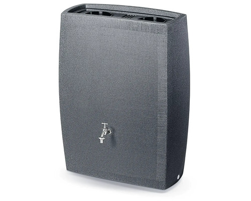 Graue Regentonne mit Wasserhahn zur Gartenbewässerung