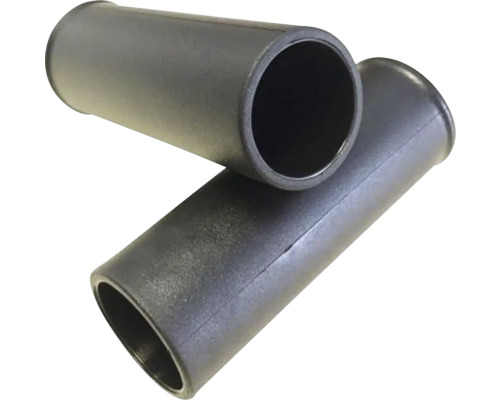 Zwei schwarze Kunststoffrohre