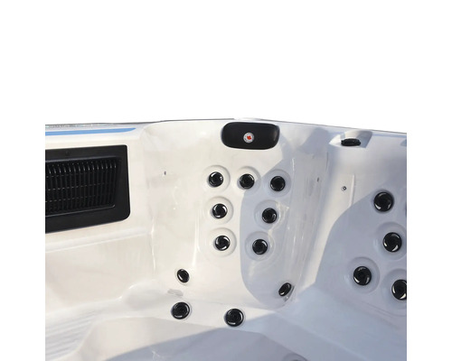 Detailansicht eines Whirlpools mit Düsen und Belüftung