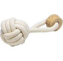Hundespielzeug aus Baumwollseil mit Holzelement