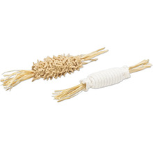 Zwei Katzenspielzeuge aus Stroh und Stoff