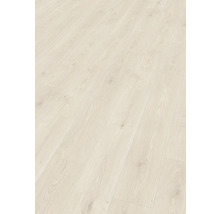 Heller Laminatboden mit Holzoptik.