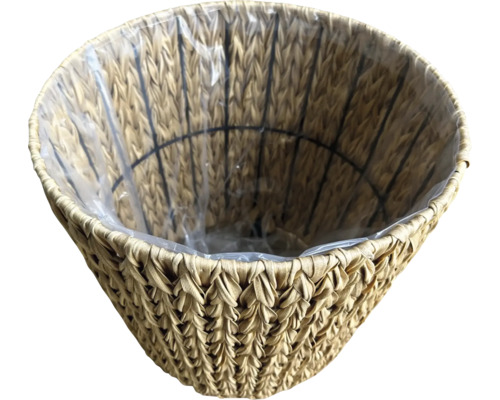Pflanzkorb aus geflochtenem Material mit Kunststoffeinsatz