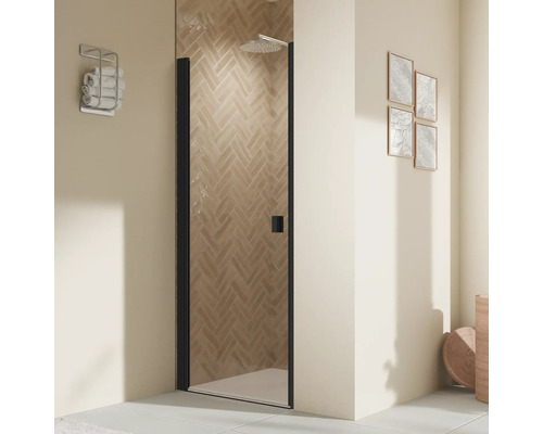 Duschkabine mit schwarzem Rahmen im Badezimmer