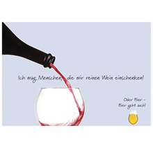 Wein wird in ein Glas gegossen mit dem Spruch: Ich mag Menschen, die mir reinen Wein einschenken. Oder Bier – Bier geht auch!