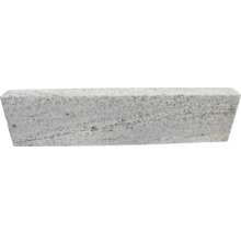 Grauer Granit Bordstein