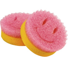 Zwei Spülschwämme mit Smiley-Gesicht
