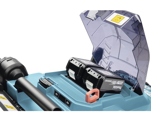 Makita Akkus im Akkufach eines Geräts