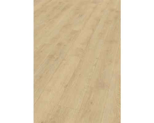 Heller Laminatboden in Holzoptik verlegt