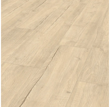 Verlegtes Laminat in hellem Holzdesign als Bodenbelag