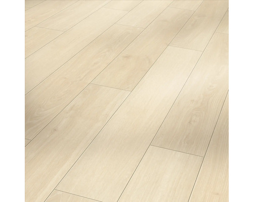 Laminat Classic 1050 Eiche Studioline geschliffen Landhausdiele 1285 x 194 x 8 mm Helle Laminatverlegung im Fischgrätmuster