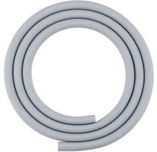 Grauer PVC-Schlauch aufgerollt