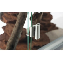 Detailaufnahme eines Terrarium-Scharniers