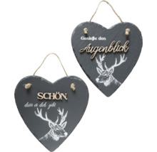 Zwei herzförmige Schieferanhänger mit Hirschmotiven und Aufschriften