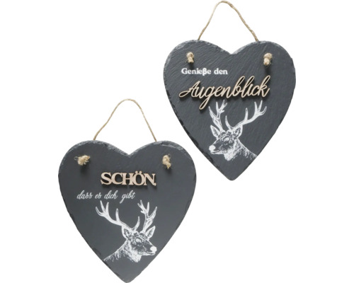 Zwei herzförmige Schieferanhänger mit Hirschmotiven und Aufschriften