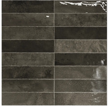 Rechteckige, dunkle Fliesen im Querformat