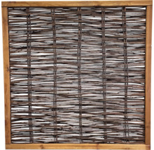 Dekoratives Flechtelement mit Holzrahmen für den Garten