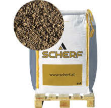 Scherf Pflanzensubstrat in einem Sack auf einer Palette mit Nahaufnahme