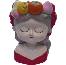 Blumentopf Mädchen mit Fruchtkopfschmuck