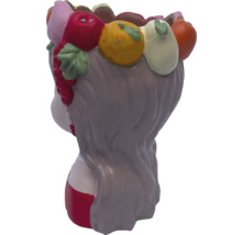 Blumentopf in Form eines Frauenkopfes mit Fruchtdekor