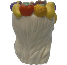 Blumentopf mit Obst- und Gemüseornamenten