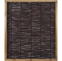 Sichtschutzzaun aus Weide mit Holzrahmen