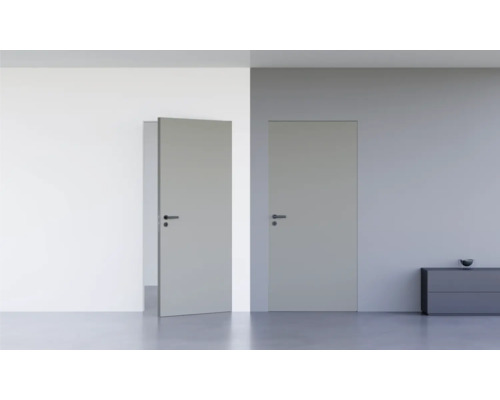 Pertura Wandbündige Zimmertür Vidar HPL RAL 7037 staubgrau 758x2126 mm inkl. Blockzarge wandbündig, Magnetfallenschloss Profilzylinder (PZ) Edelstahl DIN Rechts (nach außen öffnend) Zwei Innentüren in einer hellen, modern gestalteten Inneneinrichtung.