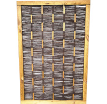 Holzzaun mit Weidengeflecht