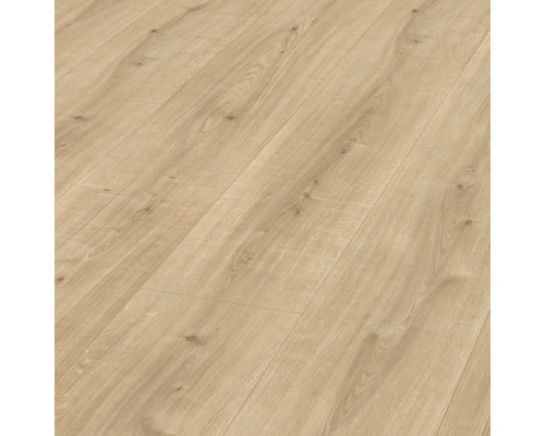 Nahaufnahme eines Laminatbodens mit Holzoptik.