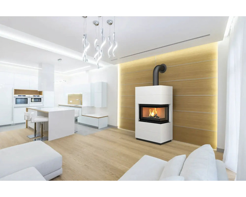 Wohnzimmer mit Kaminofen und offener Küche