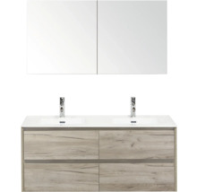 Badezimmer mit Waschbeckenunterschrank, zwei Waschbecken, zwei Wasserhähnen und Spiegelschrank