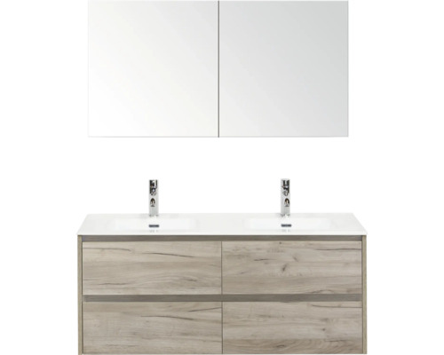 Badezimmer mit Waschbeckenunterschrank, zwei Waschbecken, zwei Wasserhähnen und Spiegelschrank