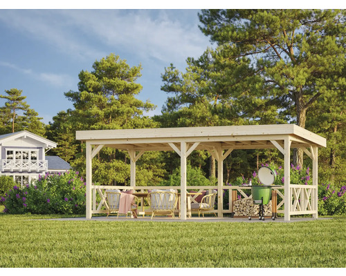 Holzpavillon mit Sitzgruppe und Grill im Garten