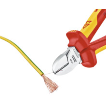 Knipex Seitenschneider schneidet ein Elektrokabel