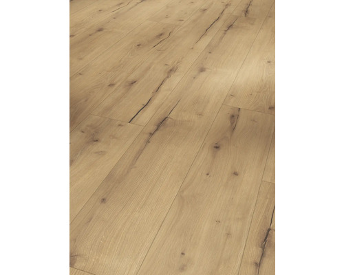 Verlegtes Laminat mit Holzstruktur