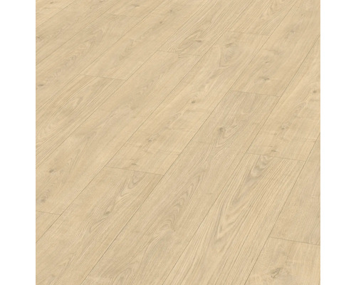 Verlegte helle Laminatdielen mit Holzstruktur