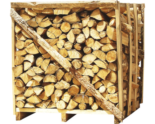 Holzpalette gefüllt mit Brennholz