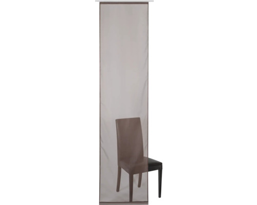 Fliegengittertür mit einem Stuhl dahinter