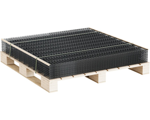 Stapel Gittermatten auf Holzpalette für den Transport