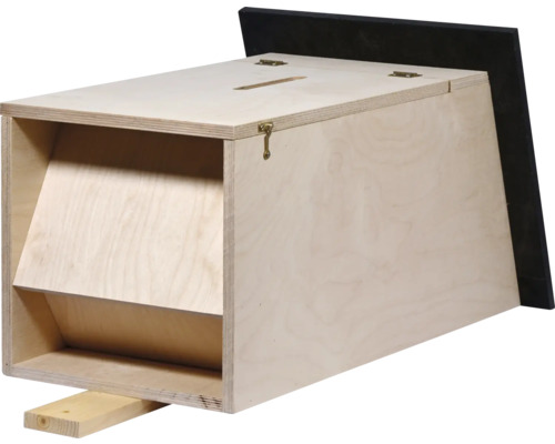 Fledermauskasten aus Holz mit schwarzer Rückwand zur Anbringung